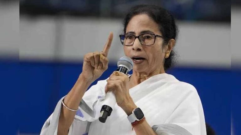 सनातन पर कथित टिप्पणी से बढ़ा विवाद, ममता बनर्जी की मुश्किलें बढ़ीं