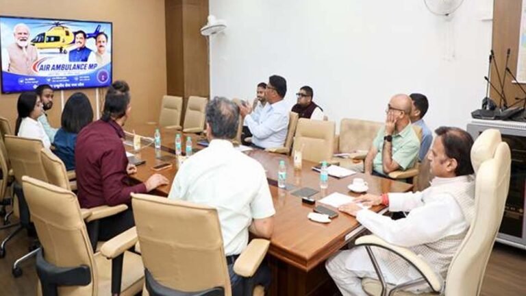 MP में एयर एम्बुलेंस सेवा को नई उड़ान, उप मुख्यमंत्री शुक्ल ने पोर्टल और मोबाइल ऐप लॉन्च किया