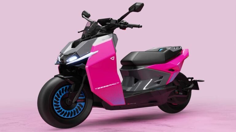 लॉन्च तो हो गया, लेकिन डिलीवरी अभी दूर! Ultraviolette Tesseract अब 2027 में मिलेगा