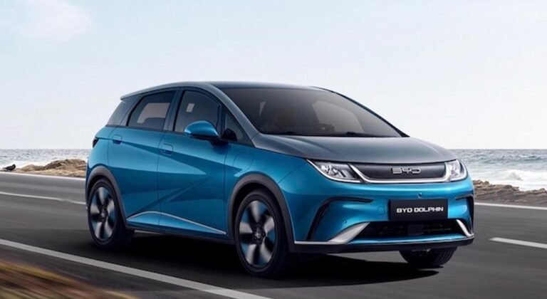 अब रेंज की टेंशन खत्म! BYD की नई Dolphin EV पेट्रोल पर भी दौड़ेगी