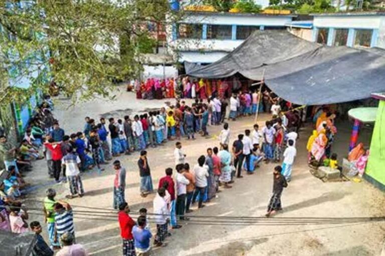 बंगाल में 15 केंद्रों पर री-पोलिंग जारी, सुबह 9 बजे तक 16.23% मतदान
