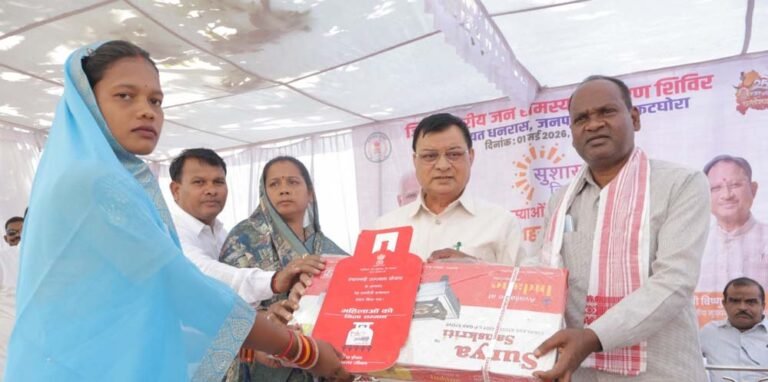 रायपुर में सुशासन तिहार के तहत मिला उज्ज्वला गैस कनेक्शन, लकड़ी के चूल्हे का युग हुआ समाप्त