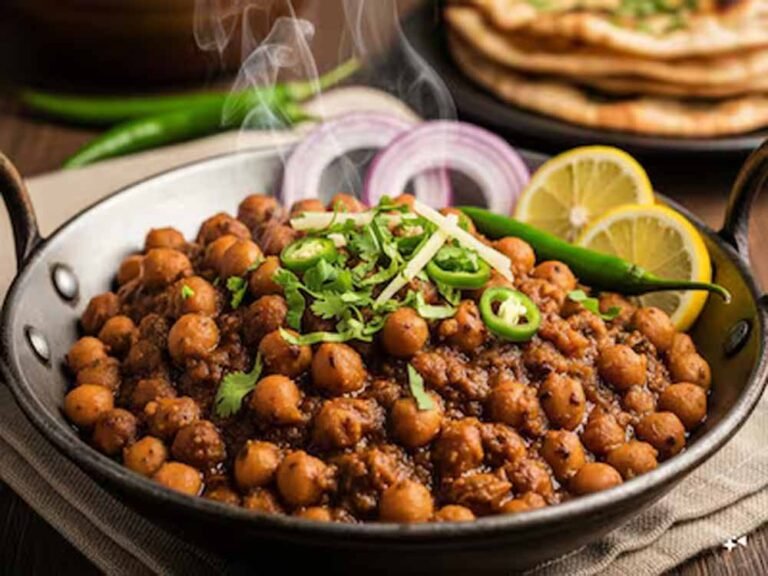घर पर बनाएं होटल जैसे गाढ़े और स्वादिष्ट छोले, जानें आसान ट्रिक