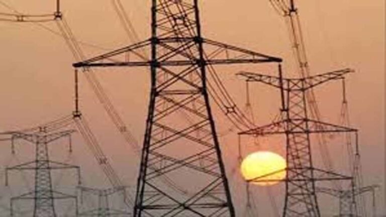1.25 लाख उपभोक्ताओं को फायदा: लखनऊ में बिजली कटौती और लो-वोल्टेज से मिलेगा छुटकारा