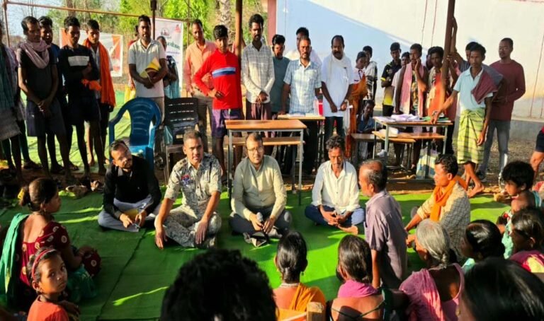 कलेक्टर और एसपी ने मोटरसाइकिल से तय किया दुर्गम पहाड़ी सफर, सुशासन का संदेश