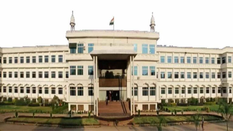 SOG की बड़ी कार्रवाई, 10 से ज्यादा गिरफ्तार, नौकरी तक पहुंचा फर्जीवाड़ा