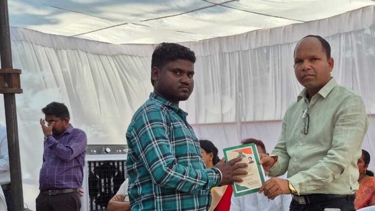 सुशासन तिहार 2026: सिमड़ा शिविर में हितग्राहियों को मिले राशन कार्ड, चेहरे पर मुस्कान