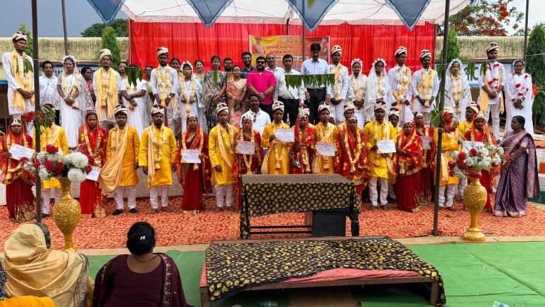 जशपुर में मुख्यमंत्री कन्या विवाह योजना के तहत 65 दंपतियों ने लिए सात फेरे