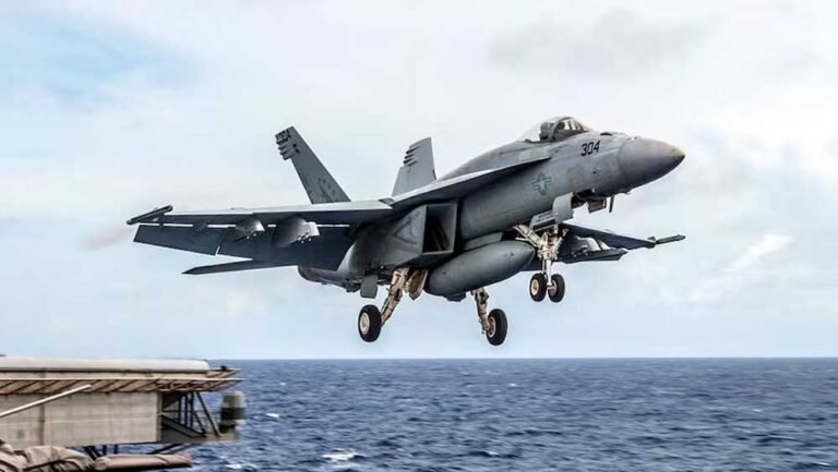 F/A-18 सुपर हॉर्नेट से अमेरिका का पहला हमला, ब्लॉकेड में 3 ईरानी जहाज रोके गए