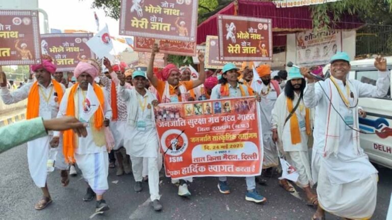 आदिवासी अधिकारों को लेकर दिल्ली में जुटे हजारों लोग, लालकिला मैदान में अमित शाह ने किया संबोधित