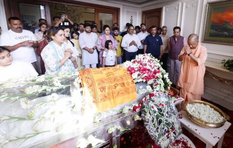 अपर्णा यादव के घर पहुंचे मुख्यमंत्री, प्रतीक के निधन पर जताया शोक