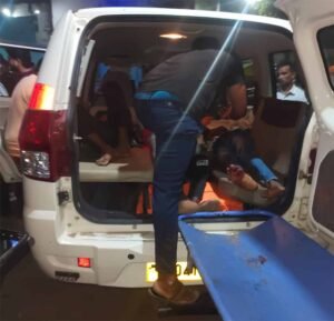 बड़वानी के डायल-112 हीरोज सड़क दुर्घटना में घायल 06 व्यक्तियों को त्वरित सहायता पहुँचाकर कराया अस्पताल में भर्ती