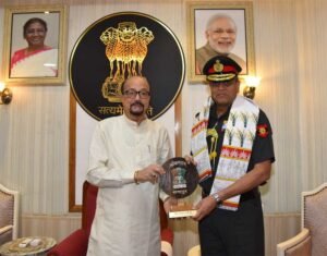 राज्यपाल  डेका से लेफ्टिनेट जनरल अनिंद्या सेनगुप्ता ने की सौजन्य भेंट