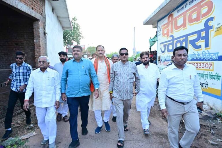 प्रत्येक मृतक सदस्य को 5-5 लाख रुपए देने की घोषणा की