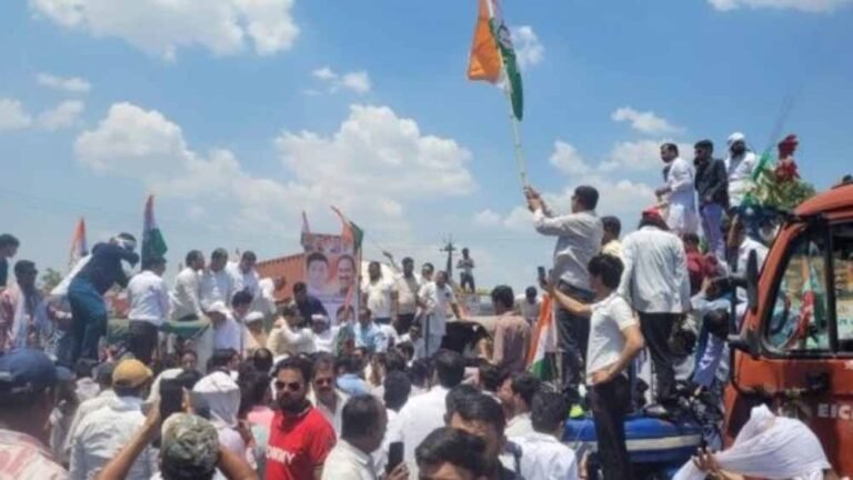 चिलचिलाती धूप में फंसे लोग, कांग्रेस के प्रदर्शन से आमजन परेशान