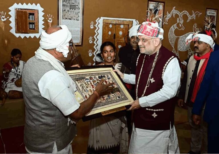 बस्तर की पारंपरिक शिल्पकला को मिली बड़ी पहचान, अमित शाह-योगी को दिए गए विशेष उपहार