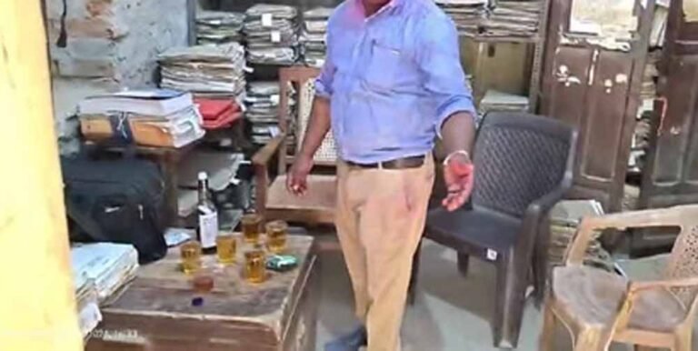 दफ्तर में काम नहीं, जाम छलकाते दिखे कर्मचारी; सरकारी ऑफिस से शराबखोरी का वीडियो सामने आया