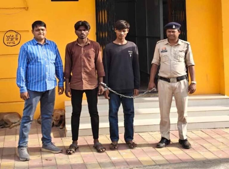 कोर्ट परिसर में सुरक्षा जांच के दौरान बड़ा खुलासा, 2 युवक चाकू समेत गिरफ्तार; 8 संदिग्ध हिरासत में