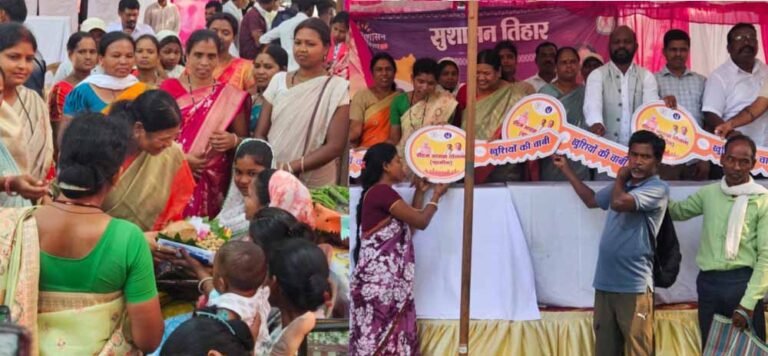 ’प्रधानमंत्री आवास की चाबी, किसान क्रेडिट कार्ड, जाति प्रमाण पत्र और फलदार पौधों का किया गया वितरण’