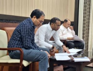 रायपुर : लोक निर्माण विभाग के सचिव ने अधिकारियों की ली बैठक