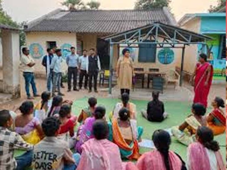 अधिकारियों ने पैदल भ्रमण कर जानी ज़मीनी हकीकत; जाटलूर, धोबे और हरवेल में उमड़ा जनसैलाब