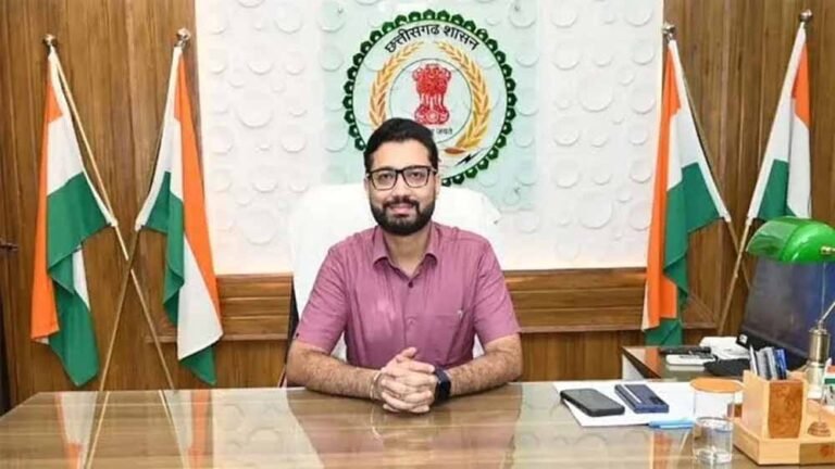 मेरिट सूची में शामिल बेटियों का कलेक्टर ने किया सम्मान
