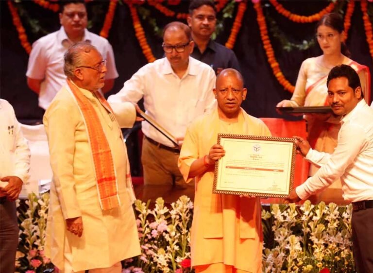 – मुख्यमंत्री योगी आदित्यनाथ ने सहकारी समितियां एवं पंचायत लेखा परीक्षा विभाग में नवचयनित कर्मियों को वितरित किए नियुक्ति पत्र