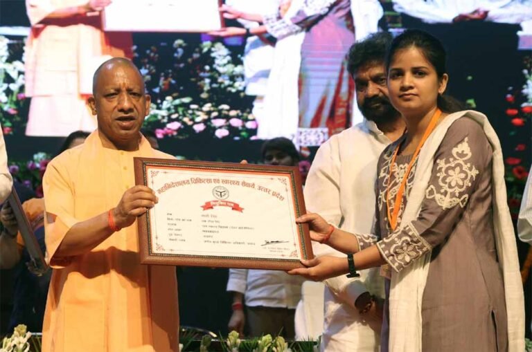 लोक भवन में नियुक्ति पत्र वितरण: सीएम योगी के नेतृत्व में निष्पक्ष प्रक्रिया बनी भरोसे की पहचान