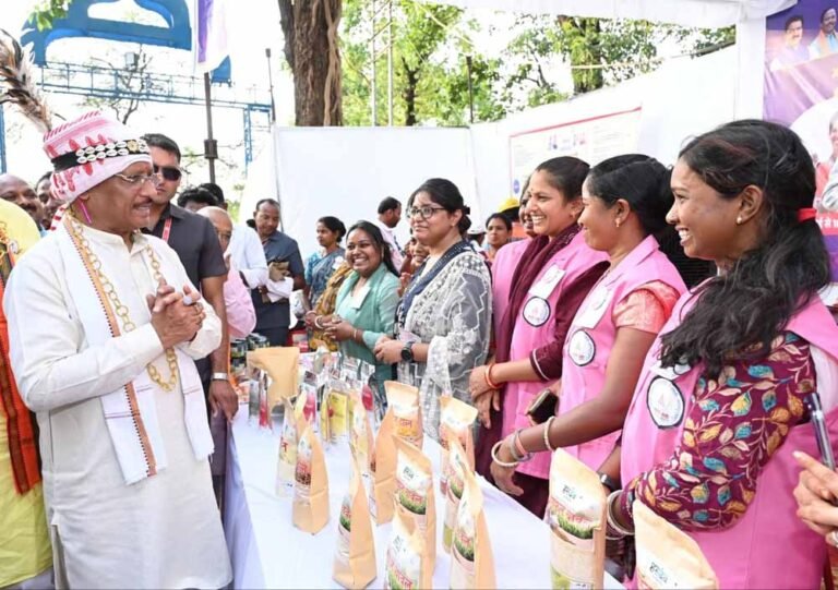 “लखपति से करोड़पति दीदी” बनने का मुख्यमंत्री ने दिया मंत्र, महिलाओं को उद्यम विस्तार के लिए किया प्रेरित