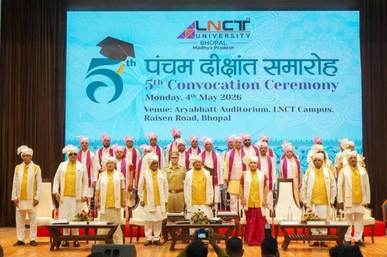 दीक्षांत समारोह में छात्रों को मिली डिग्रियां, भविष्य के लिए किया प्रेरित