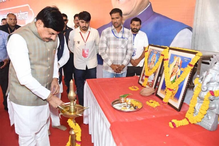 जंबूरी मैदान, भोपाल में हुआ ग्राम रोजगार सहायकों का राज्य स्तरीय महासम्मेलन