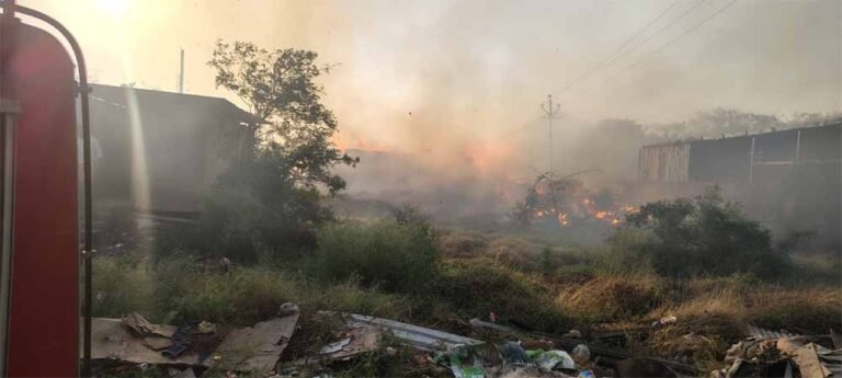 शाम 4 बजे भड़की आग ने लिया विकराल रूप, घंटों मशक्कत के बाद भी काबू नहीं