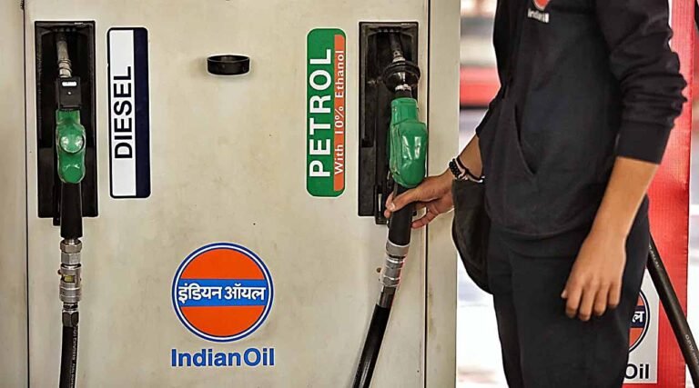 छत्तीसगढ़ में वर्तमान में 3.29 करोड़ लीटर पेट्रोल तथा 7.76 करोड़ लीटर डीजल उपलब्ध