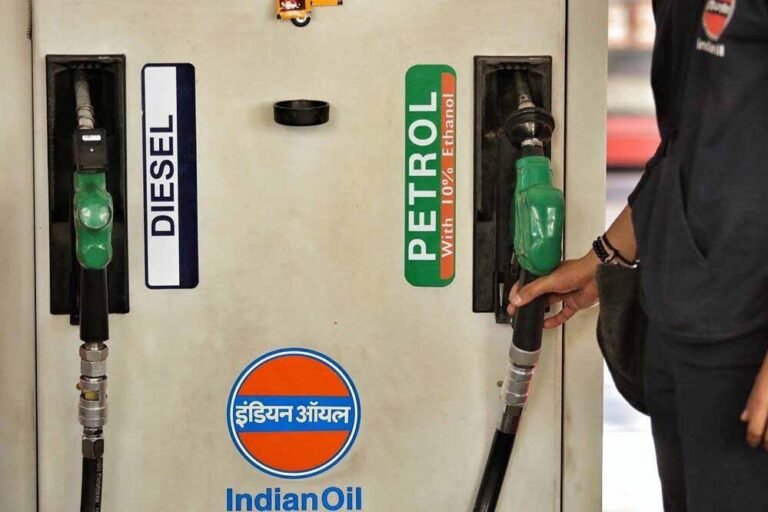 पेट्रोल-डीजल पर नई चेतावनी: अभी बढ़े सिर्फ 3 रुपये, आगे लग सकता है बड़ा झटका