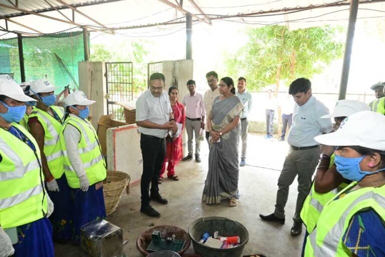 स्वच्छता, आवास, तालाब सौंदर्यीकरण एवं ईको पार्क का किया अवलोकन