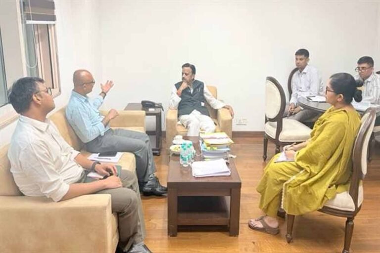 उप मुख्यमंत्री  शुक्ल ने स्वास्थ्य विभाग की महत्वपूर्ण योजनाओं एवं प्रशासनिक विषयों की समीक्षा की