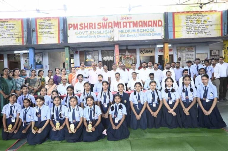 प्रमुख सचिव ने पीएम  सेजस विद्यालय  कुम्हारी का किया निरीक्षण