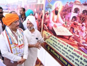 शहीदी दिवस पर गुरुद्वारा तेलीबांधा में आयोजित विशाल छबील एवं छायाचित्र प्रदर्शनी में हुए शामिल