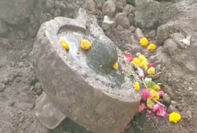 उज्जैन में चमत्कारिक खोज! महाकाल मंदिर परिसर से निकला नया शिवलिंग, गुफानुमा संरचना भी मिली