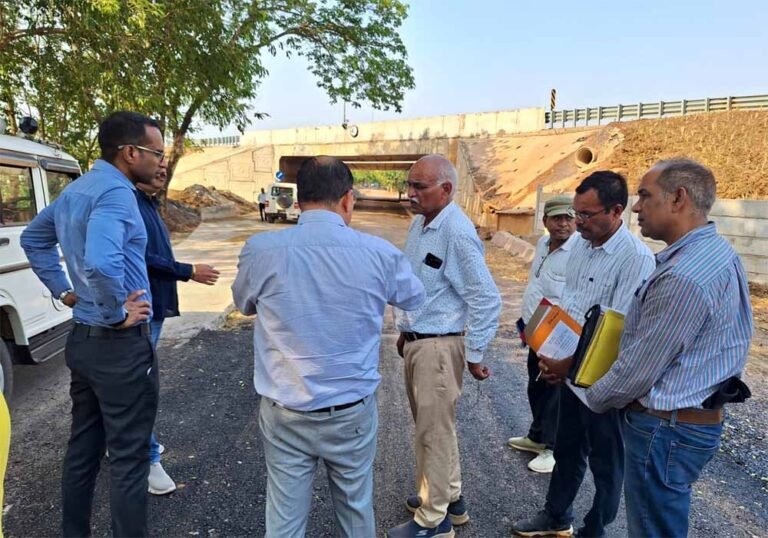 धमतरी में बनने वाले दो फोरलेन सड़कों की जगह भी देखी, दोनों सड़कों का जल्द शुरू होगा काम