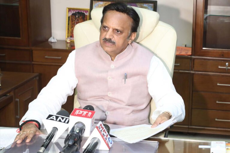 स्वास्थ्य सुविधाओं को लेकर एक्शन मोड में उप मुख्यमंत्री शुक्ल, विकास कार्यों की की बड़ी समीक्षा