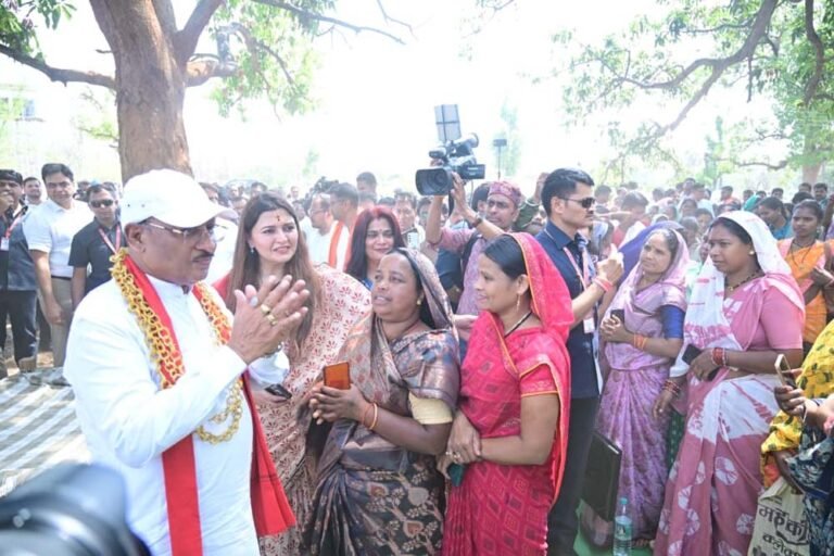 लखपति दीदियों के हौसले की उड़ान देख गदगद हुए मुख्यमंत्री  विष्णु देव साय , सबको और मेहनतकर अब करोड़पति बनने की राह पर चलने कहा
