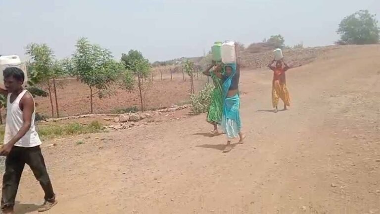 प्यासा हुआ बीना: भूजल 34 मीटर नीचे, पानी के लिए रोज लंबी दूरी तय करने की मजबूरी