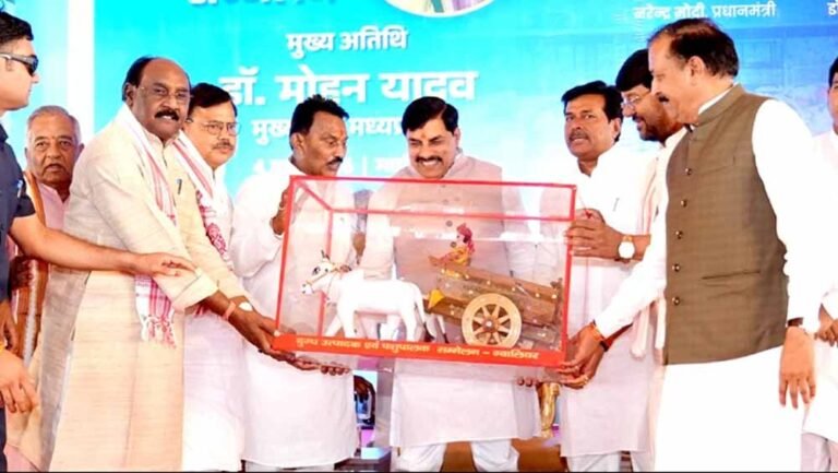 किसान कल्याण वर्ष में पशुपालकों और दूध उत्पादकों का भी करेंगे कल्याण किसानों की जमीन ली, तो देंगे चार गुना मुआवजा