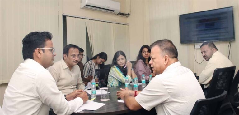 181 हेल्पलाइन पर त्वरित समाधान की समीक्षा, नथमल डिडेल ने लंबित मामलों पर जताई सख्ती