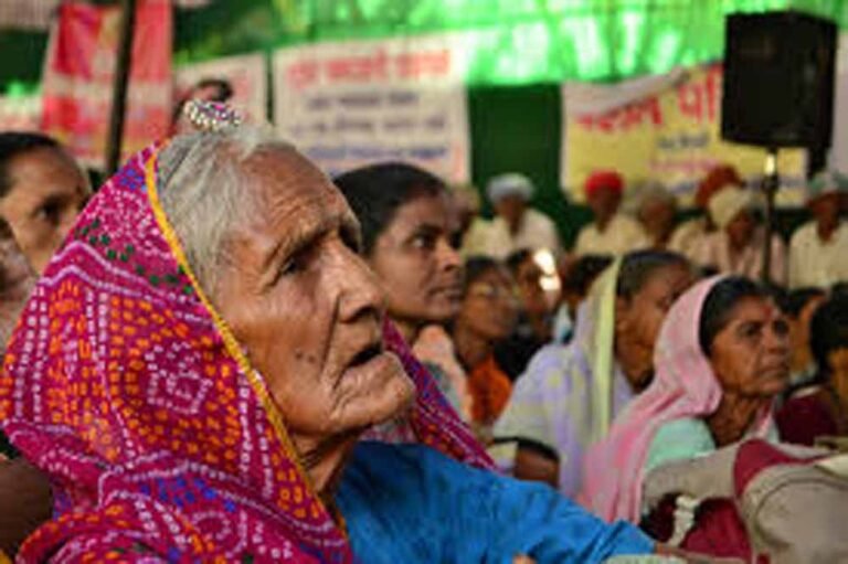 संवेदनशील पहल से बदली दाखू देवी की जिंदगी, मिली सरकारी योजनाओं की सौगात