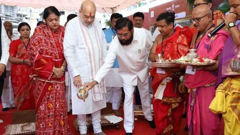महाराष्ट्र राजनीति: उद्धव गुट में बगावत, 6 सांसद मीटिंग से गायब, नोटिस जारी