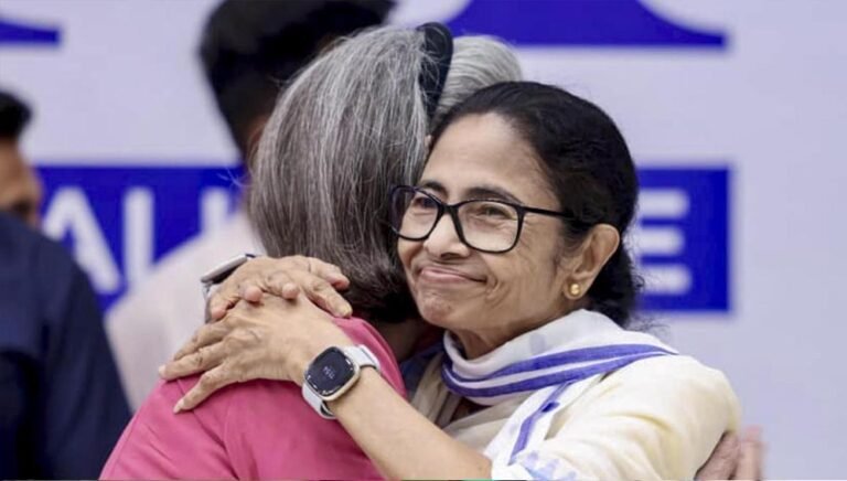 TMC-Congress विलय की चर्चा पर बड़ा खुलासा, जानिए क्यों ममता बनर्जी के लिए आसान नहीं है यह फैसला