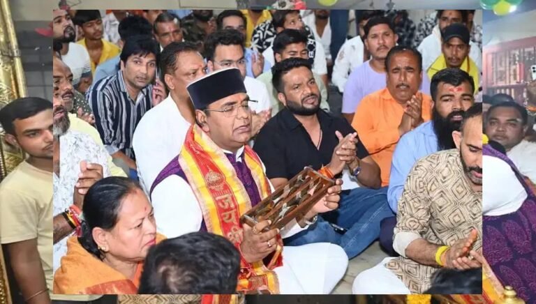 प्रधानमंत्री मोदी के 12 वर्ष पूर्ण होने पर खेड़ापति हनुमान मंदिर में भव्य महाआरती