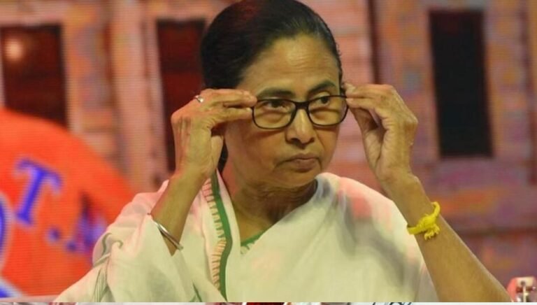 एक-एक कर छूटते गए साथी, क्या ममता बनर्जी की पकड़ TMC पर कमजोर पड़ गई है?